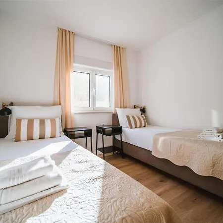 Teuta Apartment *